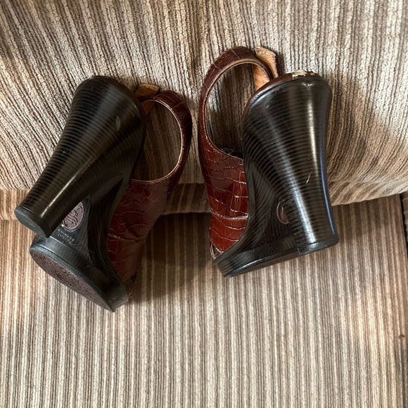 Sofft size 7 brown and black sandals. 2 pair - Picture 8 of 8